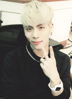 daenso:  endless edits of kim jonghyun being a perfect prima donna 