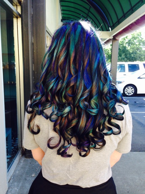 i-will-not-be-caged:threefootroo:the oil slick (x)I’M DOING IT!!!My hair stylist mentioned it last t