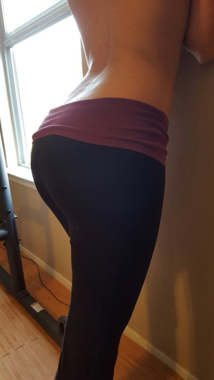 bluerunnerblue:  obscenexmaster:  bluerunnerblue:Another request to see my butt ;)! This time in yoga pants!! You can thank one of my followers for this one :)! Would someone please come over and workout with me ;). I’ll make you give me a buttjob when