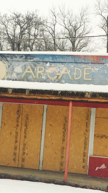 the-maddie-hatter:  Abandoned amusement park 