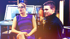 olicitykisses:olicity looking hella married in flarrow (づ｡◕‿‿◕｡)づ