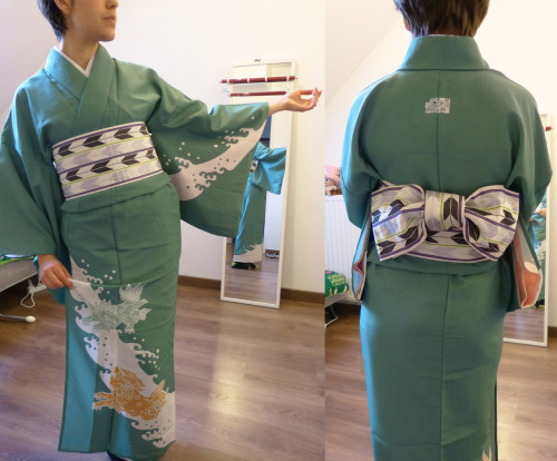 Personal collection : shishi lions (shisa?) and bold waves odori (dance) kimono / yabane hanhaba obi