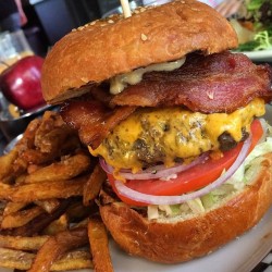 yummyfoooooood:  Big Bacon Cheeseburger With Fries