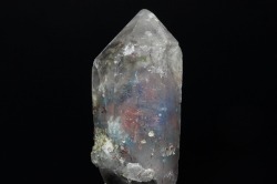 hematitehearts:  Quartz with Papagoite and