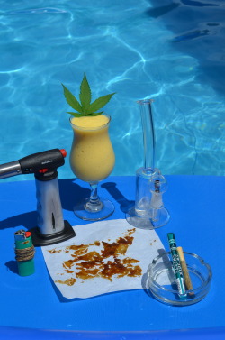 incredible-kush:  dabs in the pool 