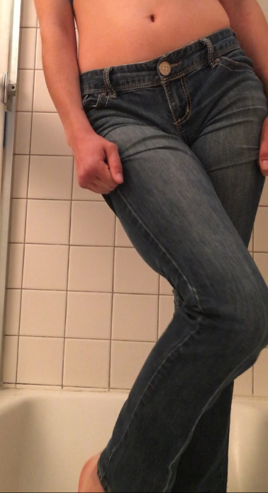 despomo12:Clearly I can’t control my bladder….. If this gets over 200 notes I will post a picture of me in a diaper 🙈 (Also message me if you are interested in buying this wetting video) 