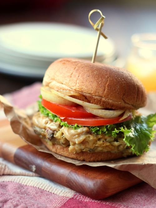 intensefoodcravings:Savory Mushroom Burgers | Connoisseurus Veg