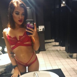 stripper-locker-room:  https://www.instagram.com/s.askia__/