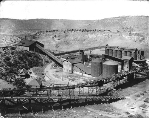 pogphotoarchives:Conveyors at Dawson Mine, New MexicoDate: ca. 1900?Creator: Howard Engraving Co.Neg