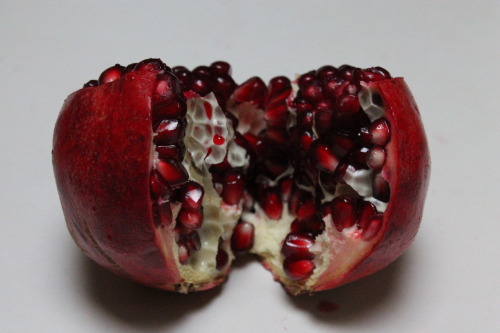 heyanadia:this a real human heart after heartbreak. so sad :(that is a pomegranate.no this is a huma