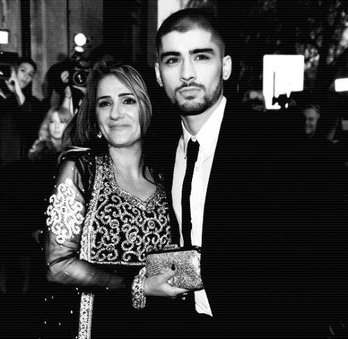 jksbrekkie: Zayn and his mom at the Asian Awards 2015