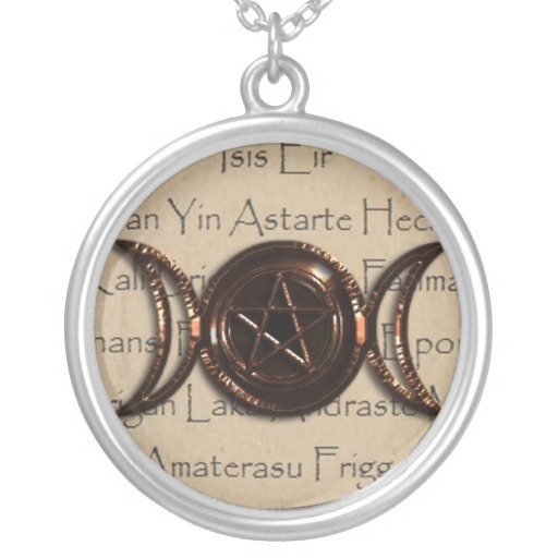 wiccainvocation:  aladrisascauldron:  Examples if pentacle necklaces  www.wiccainvocation.com