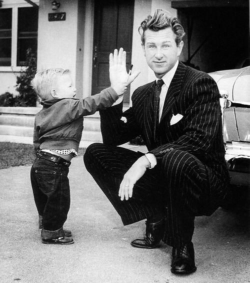 oldschoolpic:
“Lloyd Bridges with his very young son Jeff, 1952 by Iangator
”
