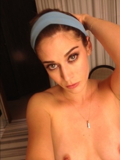 trae12342:Lizzy Caplan nude adult photos