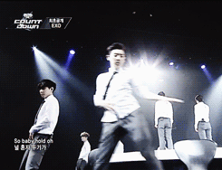 getlayd:  Yixing looking hot as fuck during moonlight 