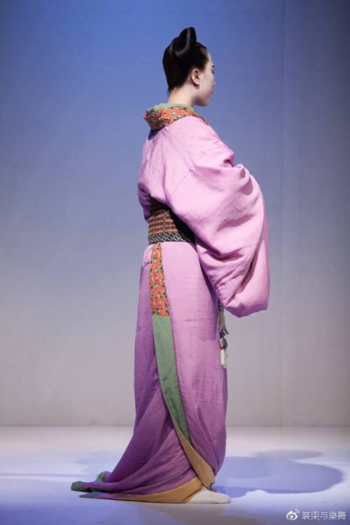 probably-unreliable: 中國裝束復原秀 戰國-唐 :  A showcase dedicated to Chinese reconstructed attire from 