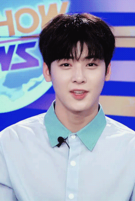 moobinthighs:  9/100 gifs of eunwoo: cutie anchor 
