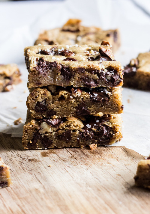 sweetoothgirl:Salted Chocolate Chunk Blondies   Well, now I want some of these 🤤🤦🏼‍♂️😂