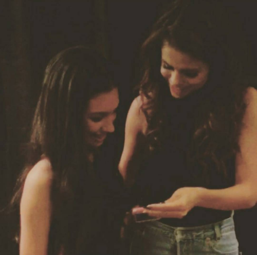 @kylieanneee: Me and @selenagomez looking at a picture of us 8 years ago #RevivalTourLasVegas