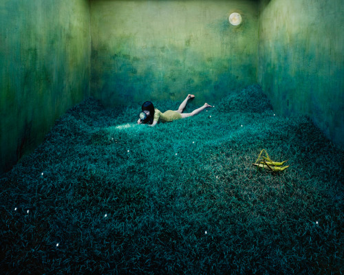 archatlas:    JeeYoung Lee Since 2007,  Lee JeeYoung shoots the invisible. Whereas traditional photography submits extracts of reality to our eyes, the artist offers excerpts from her heart, her memory, or her dreams. Restrained by the inherent limits