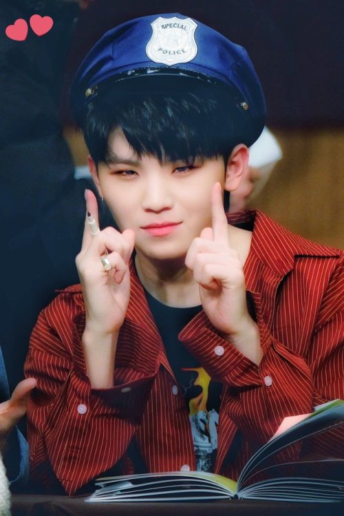 wooziupdates: © 토마토 | 171117 TCC Center Fansign