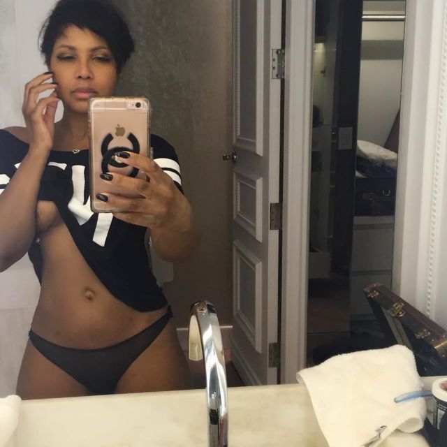 spaceagepimp5293:spaceageandforever5293:Toni Braxton embracing and loving her whole body hysterectomy scars and all via InstagramToni is 50 what? She is still as fine as she was on the vibe cover back in 1997 SO SEXY 