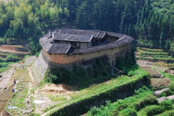 fuckyeahchinesegarden:  Hakka Earth Building