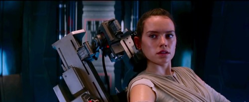 reyloeverafter:|| Rey uses the Force on a Stormtrooper || I appreciqte the side by side its very nic