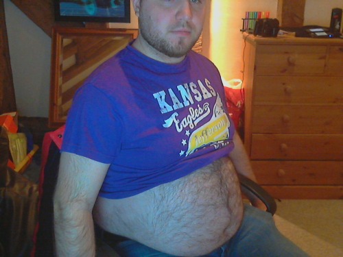 growingmygut:  Late Tummy tuesday… going to start posting again…feeling a gain coming on in the near future… just revisiting some old shirts