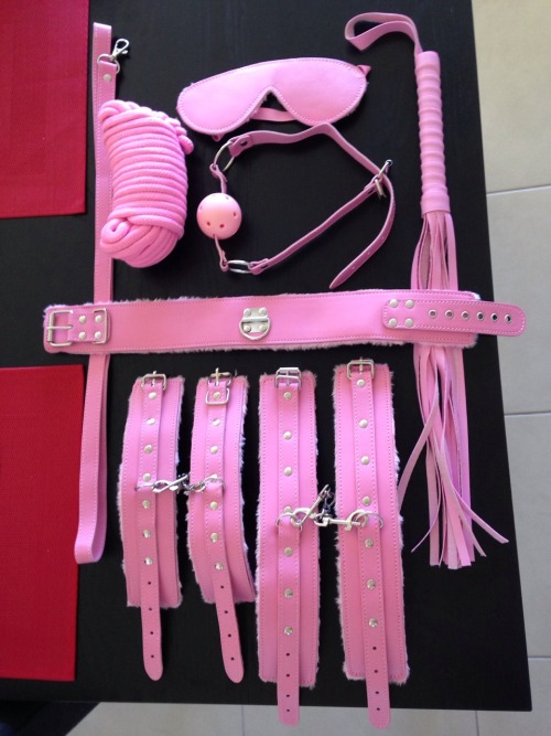 daddyfistsme:  I feel so spoiled!! :) thank you pampersengel <3   Pink restraints