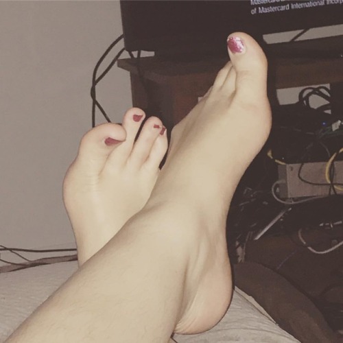 Just hanging out on the couch with my feet up, of course. Pic is from last night.#feedyouraddictio