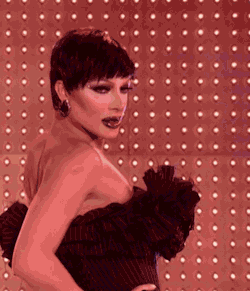 kweensofdrag:naomi’s homage to the queen who was robbed 02x11 // 08x07 