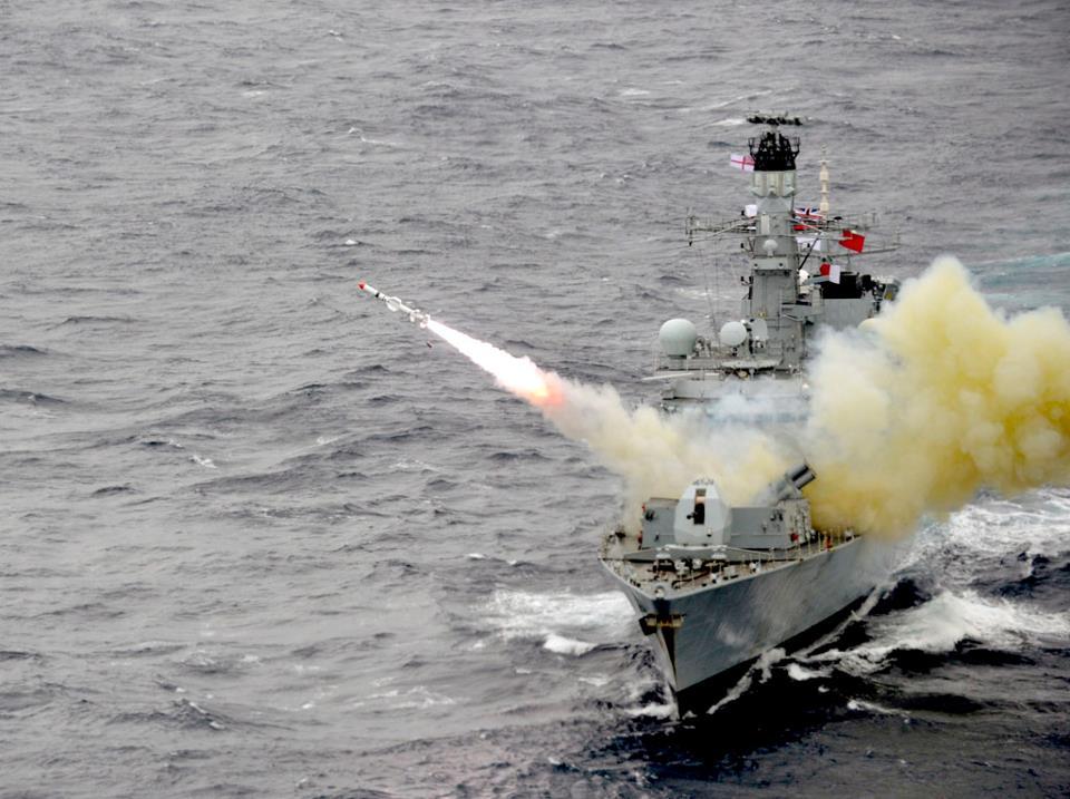 standywandyandard:  Royal Navy warship HMS Montrose has flexed her warfighting muscle