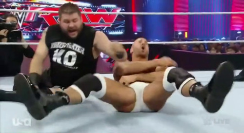 hotwweguys:Cesaro’s ass