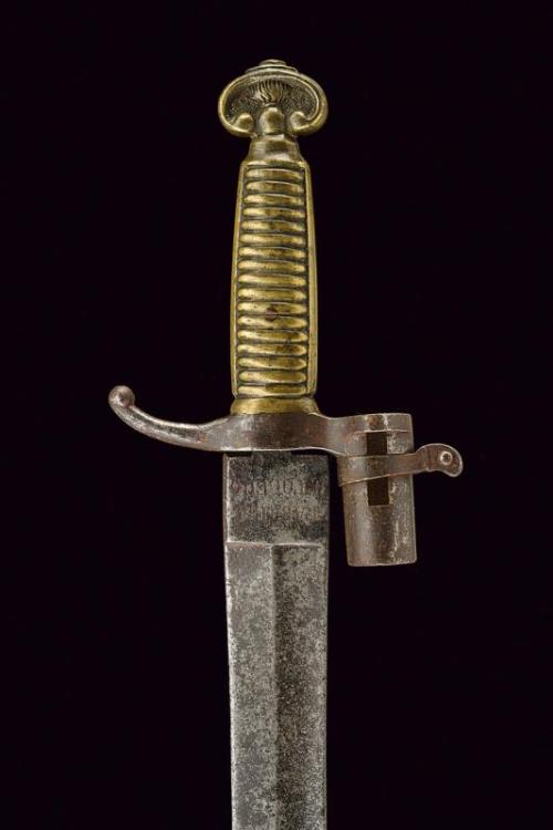 viktor-sbor:A SCARCE ARTILLERY BAYONET-SABREStraight, single-edged blade, tip, with fuller, marked a