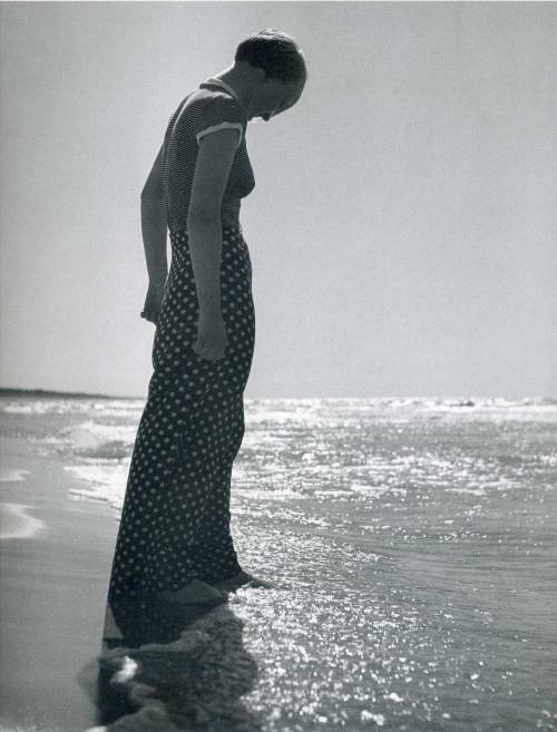 mulovesimages: WOMAN AT THE SEA - ANDREAS FEININGER - 1933