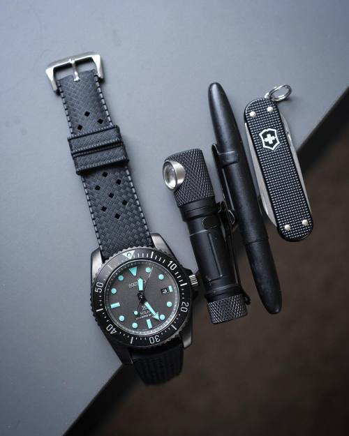 Perfect watch to compliment a stealthy EDC. . . . #edccommunity…