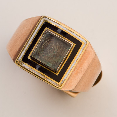 patsyjefferson: Elizabeth Hamilton’s mourning ring, which she likely wore on a ribbon around her neck, containing a lock of her husband Alexander’s hair. 