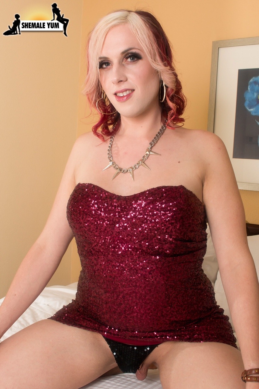 trannyman666:  Cherry Mavrik