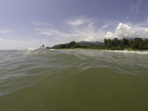 “és dificil, pero se consigué”Surf in Cuba, so much Fun!by @lifethroughtheeye , Te Amo papi.