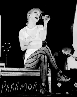 lyrebelacqua: Paramore performing at Hangout