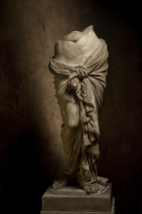 artemisdreaming: Aphrodite Anadyomene, Greek, Hellenistic Period, 3rd-1st century BC (Axel Vervoordt