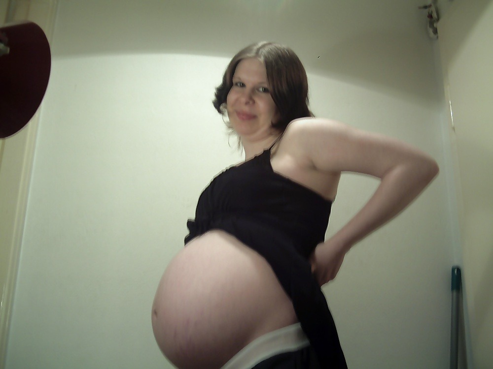  sexy preggo  Pregnant Amateur Gets Creampied Live
