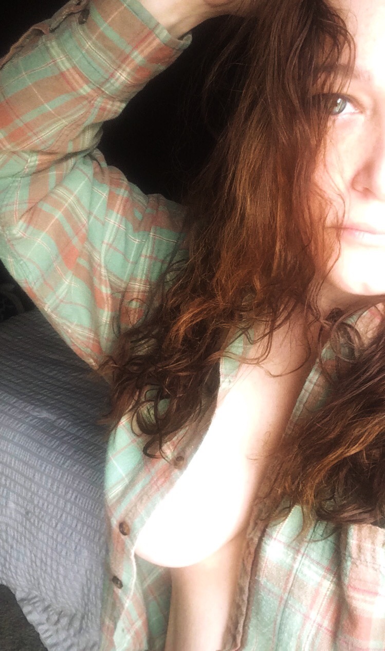 kat-valkyrie:  Flannel Friday? Sure.