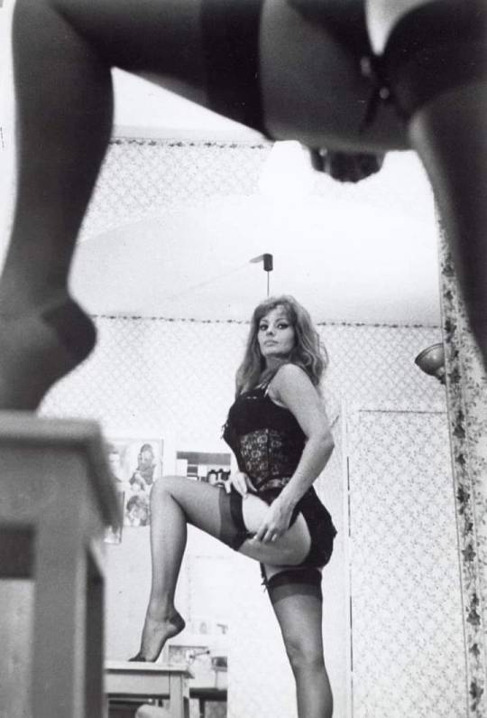 retronylons69:Sophia Loren nylon stockings feet. So sexy!😍