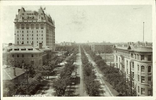 Broadway looking west from Main Street (Winnipeg, Canada, c. 1916).