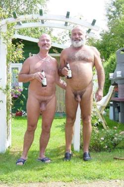 amateurguysnextdoor:  Hot Naked Daddy Bears