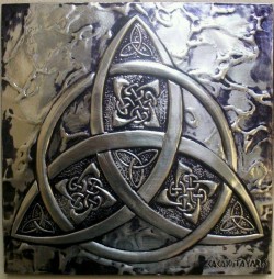 sirloin:  Trinity Knot (Celtic) - symbol of Eternity 