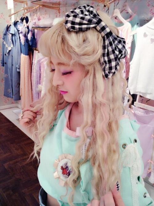 gyaru-coordinates: Brand: Swankiss Shopstaff Hair Arrangements w/ Accessories