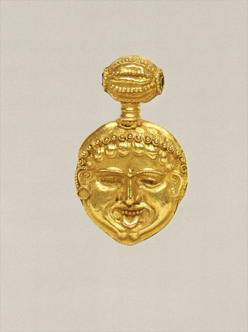 met-greekroman-art: Gold pendant in the form of a gorgoneion (Gorgon’s face), Metropolitan Mus